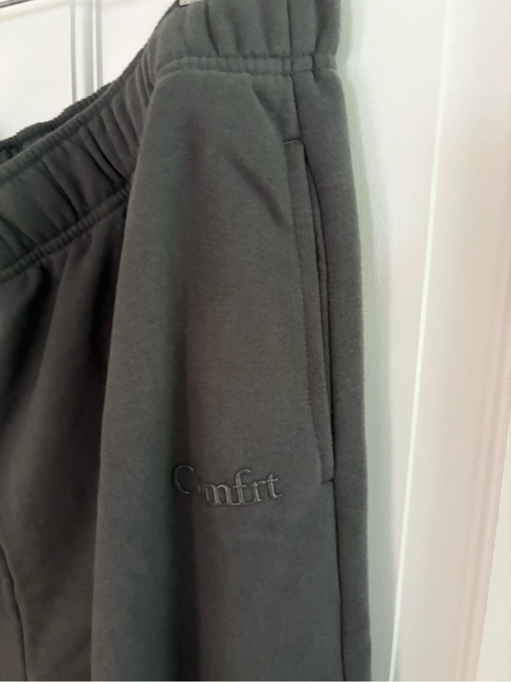 Relaxed Men and Women's Sweatpants Hoodie and straight leg sweat pants - Picture 6 of 8